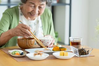 Češi možná budou pracovat i po sedmdesátce: Japonsko ukazuje, kam může stárnoucí země dojít