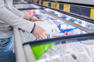 Nejhorší mražené dorty z českých supermarketů. Češi je kupují celé rodině, ale neví, co v nich všechno je