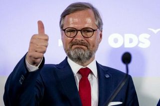 Je potřeba položit na stůl peníze a zbraně, řekl Fiala. Známý šéfredaktor se do něj pustil kvůli dluhu