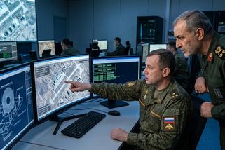 Moskva pomáhá Íránu útočit: satelity, hackeři a nová osa zla