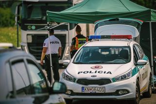 Muži v kuklách zbili v Nitře indického studenta - Novinky