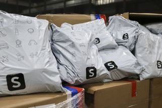 Většina Čechů kvůli clu omezí nákupy levného zboží z Číny. Experti varují před podvody