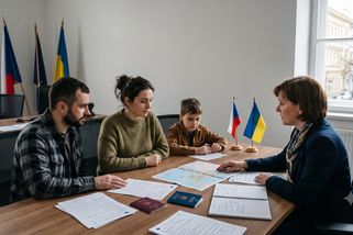 Česko už otevřelo centrum pro návrat Ukrajinců. O deportace ale nejde - Médium.cz