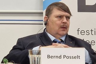Karikatura parlamentarismu. Posselt odsoudil hlasování poslanců proti sudetskému sjezdu - Novinky