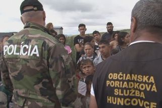 Po zmizení tříletého Mária se šíří znepokojivé video. Znějí v něm slova o kukuřičném netvorovi