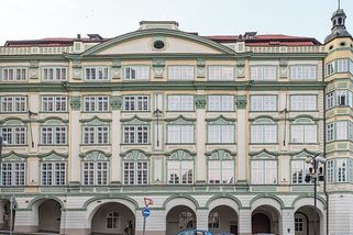 Socha Radeckého na Malostranské náměstí nepatří - Médium.cz