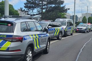 Policie v Pardubicích kvůli napadení evakuuje školu - Novinky