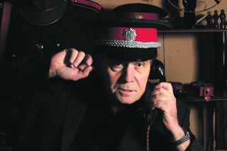 Celé Česko po letech zasedne k televizi. ČT znovu vysílá 25 let starý seriál, který Češi bezmezně milují