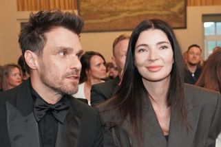 Z Alex Marešové už je malá dáma. V ulicích Prahy se prochází sladěná do posledního detailu