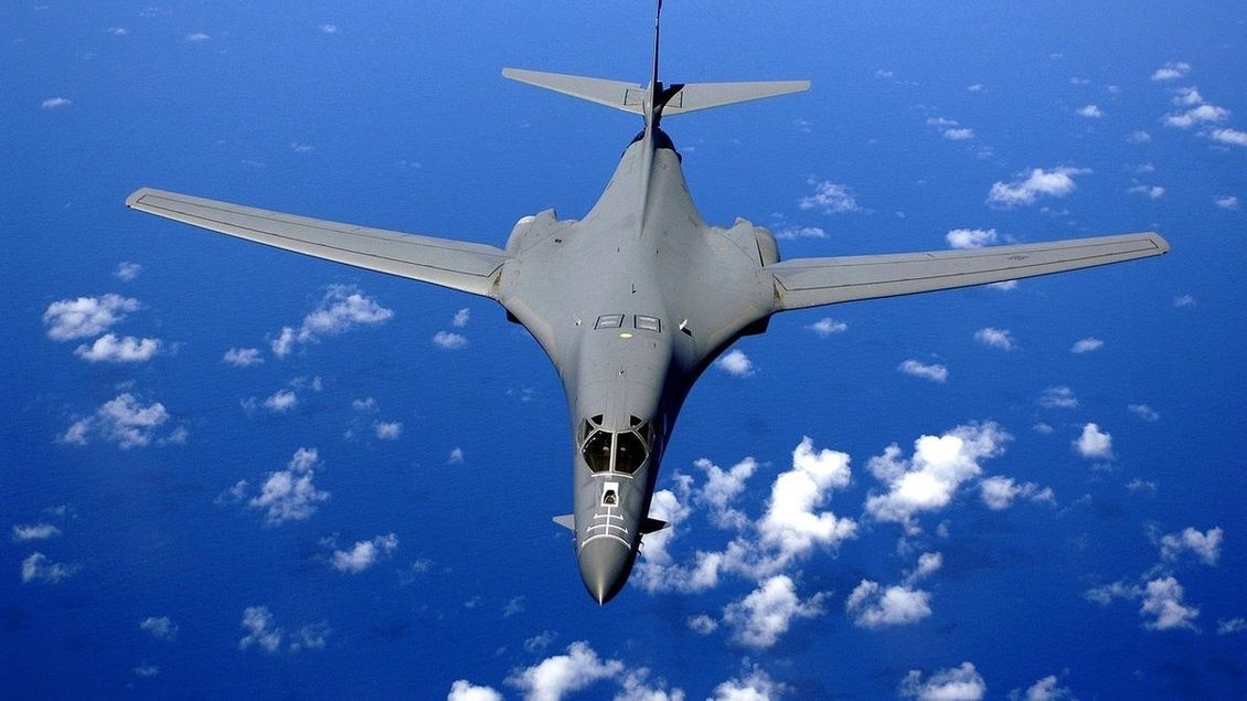 Američané jednají s východním křídlem NATO o rozšíření jaderného deštníku - Médium.cz