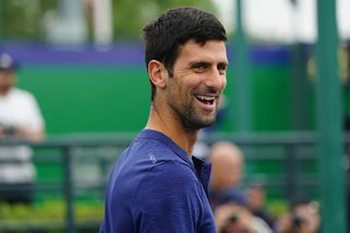 VIDEO: Virální moment z Wimbledonu. Djokovič vystrašil ballgirl povedeným vtipem
