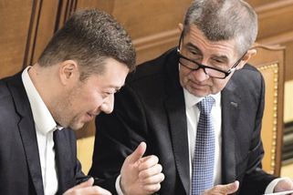 ŽIVĚ: Politická provokace, řekl Šťastný o sjezdu s...