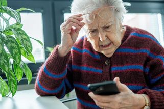 Máte v zahraničí spoustu peněz. Seniorka uvěřila a přišla o 112 tisíc korun
