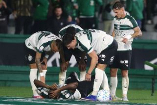Radost z gólu vystřídal děsivý moment. Fotbalista se zřítil do tunelu - Sport.cz