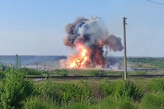 Video: Rusové zapnuli rušičku za miliony. Krátce nato po ní zůstaly jen spálené stopy