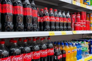 Coca-Cola představuje nový design. Od toho původního se moc neliší, přesto vyvolal kontroverzi