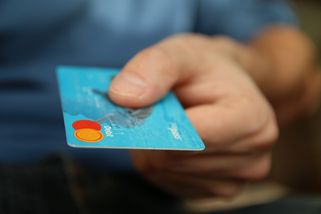 Zákazníci už nečekají ani nehledají bankomat. Bez terminálu jednoduše odejdou jinam