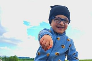 Čtyřletý Lucas trpí vzácnou nemocí, teď mu opilý řidič sebral to jediné, co měl – milující mámu - Proženy.cz
