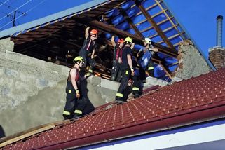 Téměř padesát zásahů v jediné obci. Supercela pustošila vinařskou obec - Novinky