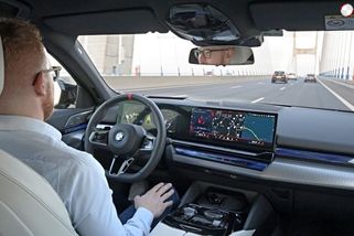 Auta chybují ve čtení rychlostních limitů až v čtvrtině případů, zjistil britský výzkum