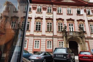 Filozofická fakulta chce zrušit translatologii. Petici podepsaly tisíce lidí - Seznam Zprávy