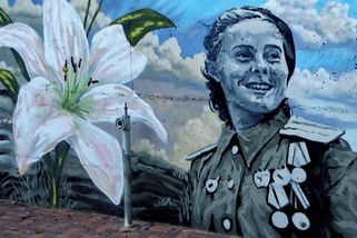 Lidija Litvjaková: Neúspěšnější stíhací pilotka historie létala proti přesile a zmizela beze stopy - Médium.cz
