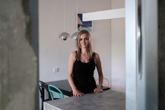Intuit architekti přišli na to, jak proměnit panelákové 2+1 na 3+kk, aby se mladá rodina nemusela s miminkem stěhovat | archSPACE