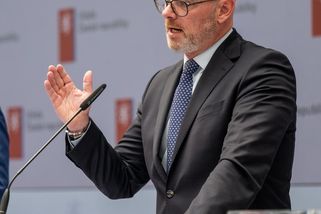 Plaga se znovu postavil Okamurovi. Rušení devátých tříd odmítl