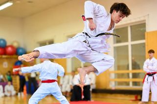 Pětinásobným mistrem v pouhých šestnácti letech. Teenager z Brna se vydal cestou karate - Novinky