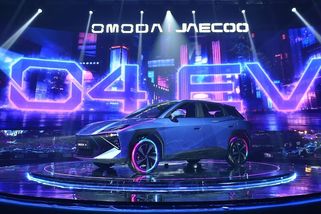 Čínské SUV inspirované videohrami míří do Česka. Omoda 4 cílí na mladé, brutální křídlo nechybí - Garáž.cz