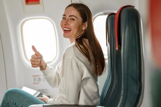 Jak na cestování letadlem? Proč nenosit legíny, nezouvat se a kam si sedat při turbulencích - Proženy.cz