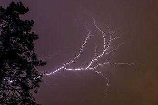 Blesk zasáhl dětský tábor na Jindřichohradecku. Na místě jsou zranění - Novinky