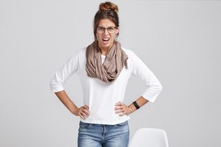 Jana (41): Vzala jsem si staršího muže a otec mě za to potrestal. Bratr zdědil byt a mně nabídl jen starou lampu