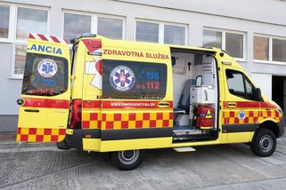 Záchranář se na Slovensku dopustil sexuálního násilí vůči ženě přímo v sanitce - Novinky