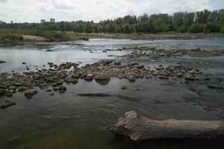 Řeka Visla je ve Varšavě na historickém minimu - Novinky