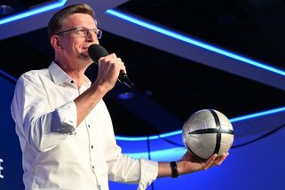 Není euro jako Euro. Kupka na kongresu ODS vtipkoval s míčem v ruce - Novinky