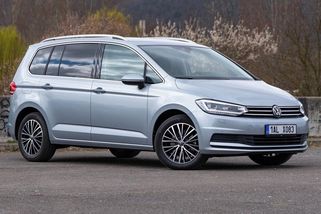 Ikonický VW pro rodiny vážně končí! V Česku pořídíte poslední skladovky, bohatou výbavu dávají grátis - Garáž.cz