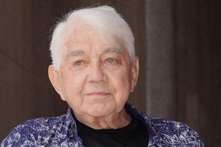 Detaily pohřbu Jiřího Krampola: Kolem už krouží nechutní supi, chtějí se zviditelnit – eXtra.cz