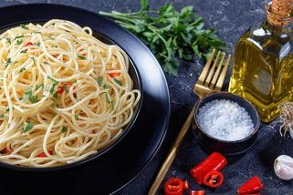 Jak uvařit dokonalé špagety aglio e olio? Známe všechny triky - Novinky