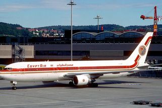 Dvě rozdílné vyšetřovací verze tragické havárie letu EgyptAir 990 vyvolaly mezinárodní konflikt - Médium.cz