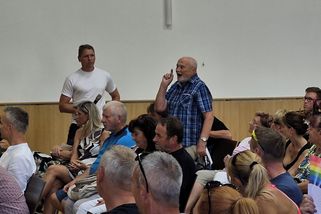 Válka o domovy. Část obyvatel Polanky se bouří proti návratu prasat do centra obce - Novinky