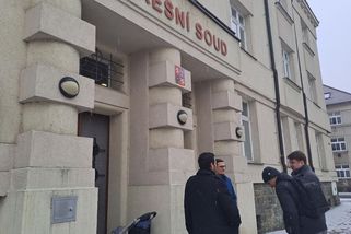 Soud zamítl žalobu soudců, kteří odmítli vyplňovat docházku elektronicky. Stravenky ale chtěli - Novinky