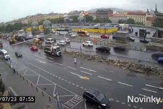 Časosběrné video: Čekali byste na magistrále u nádraží v Praze horečné pracovní tempo? No, tak vůbec - Novinky