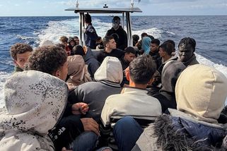 Půl milionu lidí vyhlíží v Libyi šanci dostat se do Evropy. Kréta už počítá první příchozí - Novinky