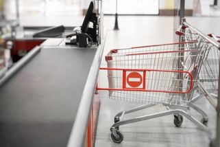 „Neděle je od slova nedělat, takže nechápu, proč by měly mít obchody otevřeno. Jen si zvykejte,“ říká Tomáš