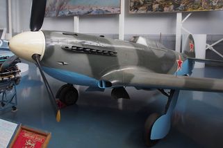 Jakovlev Jak-9: Nejvyráběnější sovětská stíhačka všech dob, která mohla směle soupeřit s Luftwaffe - Médium.cz