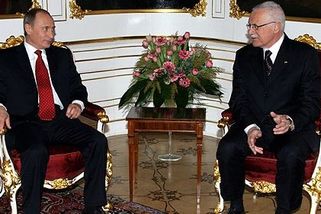 Václav Klaus není pozván na Pražský hrad. Konec války stejně slaví jindy - Médium.cz