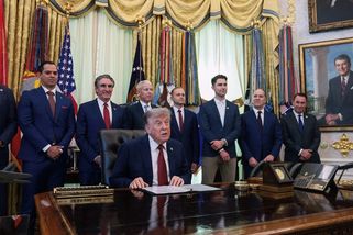 Trump chce na taneční sál Bílého domu umístit zlaté prezidentské pečetě - Seznam Zprávy