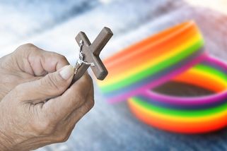 Olomoucké arcibiskupství kvůli negativním reakcím zrušilo pouť pro LGBT+ věřící - Seznam Zprávy