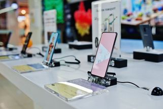 Dovézt si iPhone nebo notebook z dovolené? Počítejte dobře, zda se to vyplatí - Seznam Zprávy